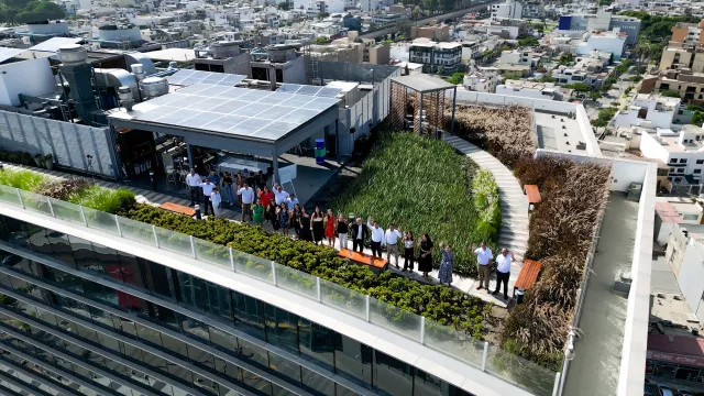 Urbanova & Equans inauguran proyecto de energía renovable que permitirá un ahorro de 8 toneladas en emisiones de CO2e al año